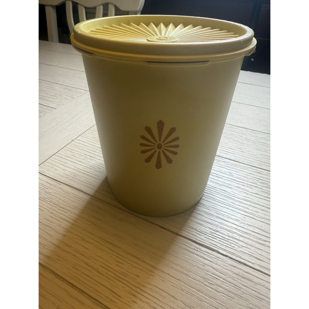 Tupperware Vintage‎ Harvest Gold Canister W Lid 7"H, 5.25" Diameter.